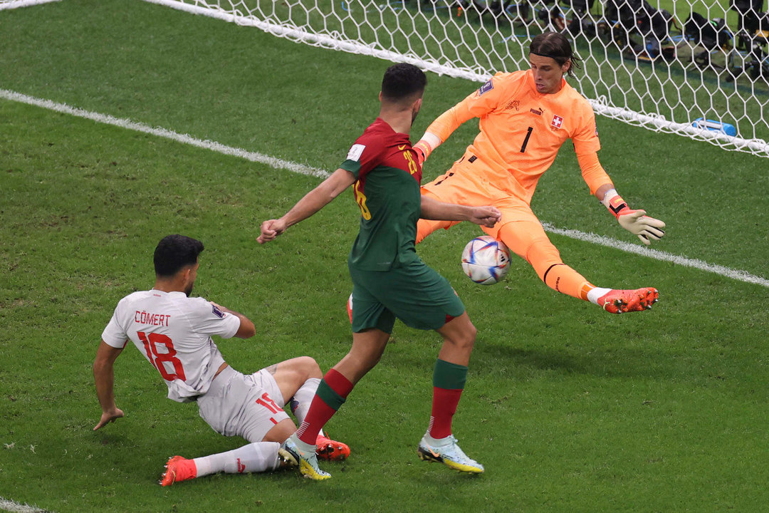 El portugués Gonçalo Ramos marca un gol en el partido de octavos contra Suiza. EFE/ Juan Ignacio Roncoroni